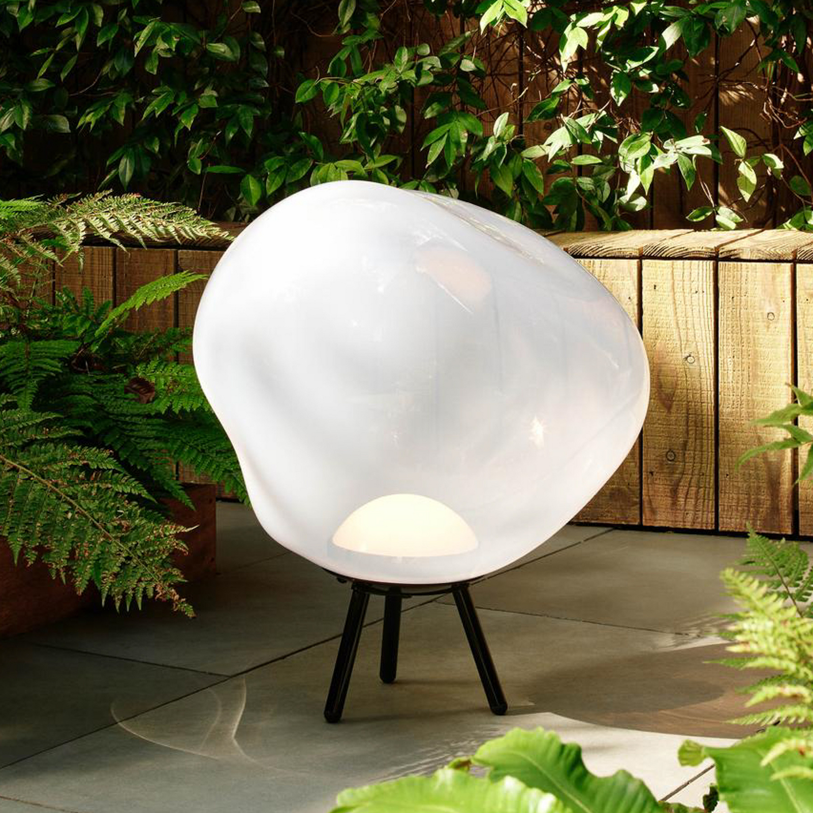 Tom Dixon LED-terraslamp op batterijen Melt large, opaal, 57 cm